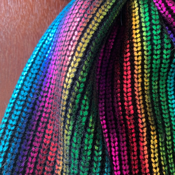 Colorful metallic shiny beanie with faux fur pompom. - Picture 4 of 5